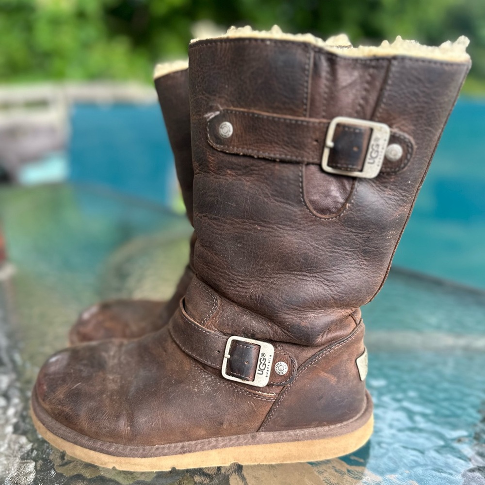 Uggs Leather size 7
